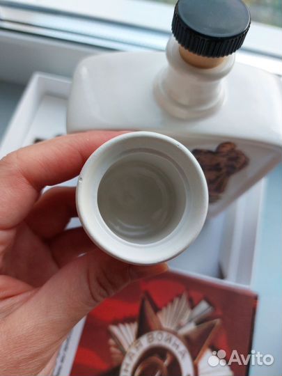 Фляжка, бутылка, графин