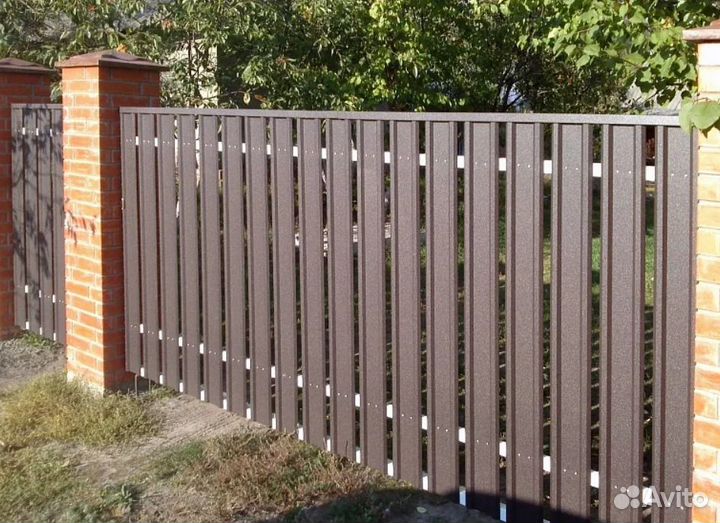 Забор из евроштакетника цена работа по договору