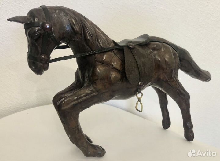 Статуэтка лошадь