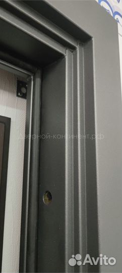 Дверь входная со стеклом в дом