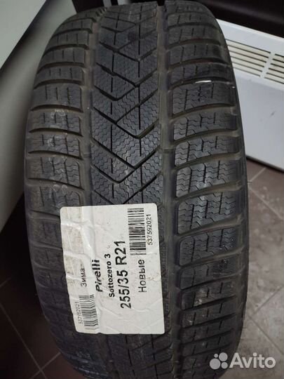 Pirelli Winter Sottozero 3 255/35 R21 98V