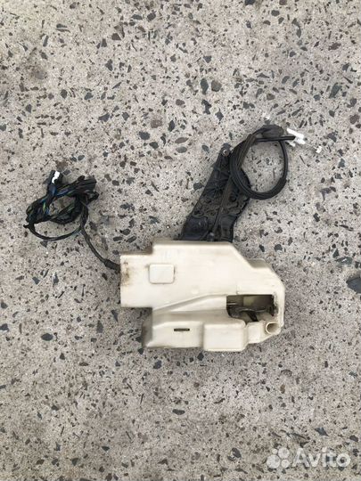 Замок передней левой двери Porsche Cayenne 955