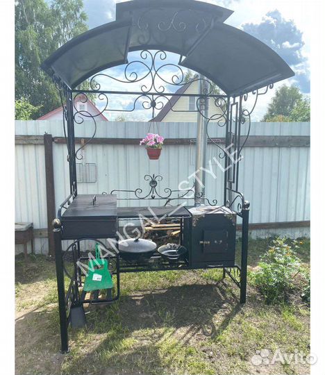 Мангал с крышей