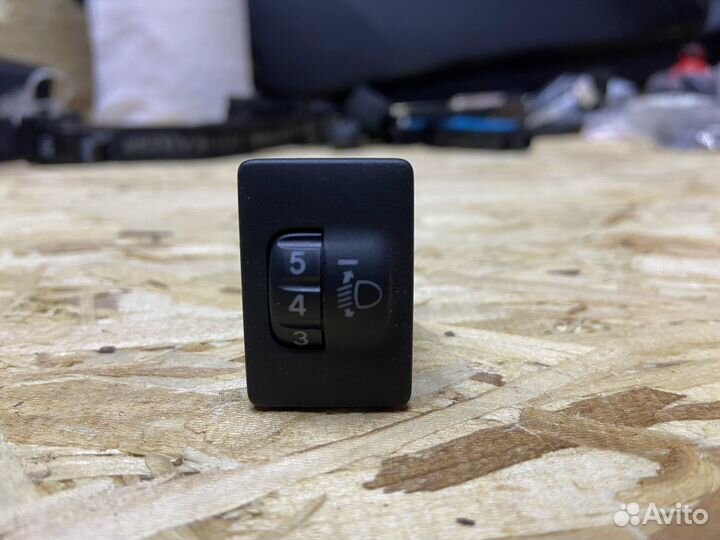 Кнопка корректора фар Toyota RAV 4 40