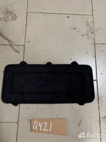 Заглушка боковой обшивки багажника Velar l560