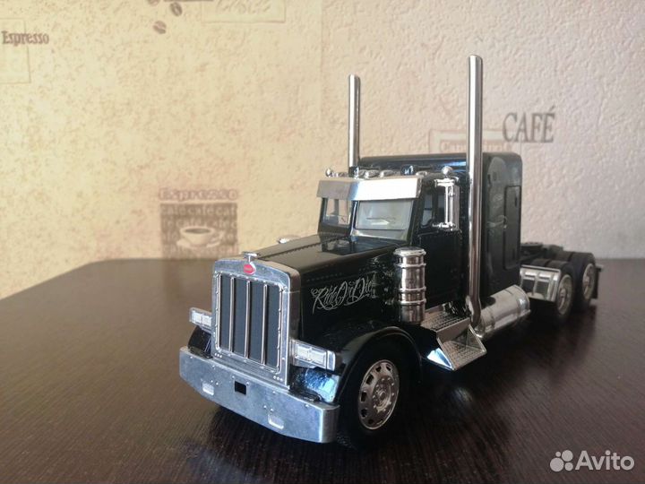 Модель Peterbilt 1/32