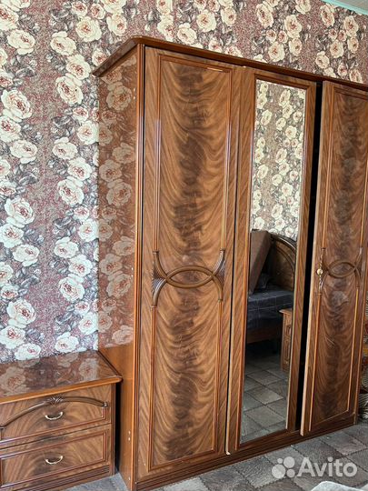 Шкаф италия бу