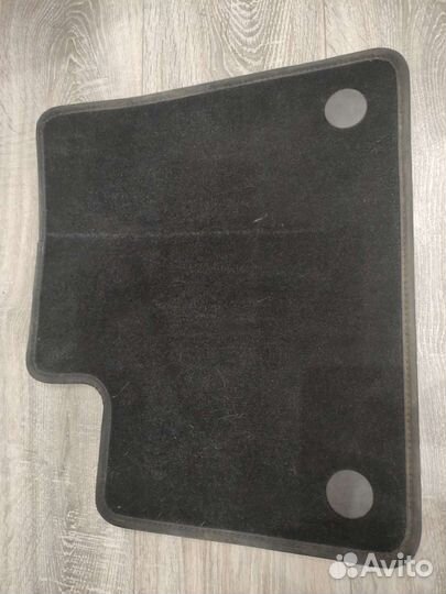 Оригинальные велюровые коврики в Mercedes GLE