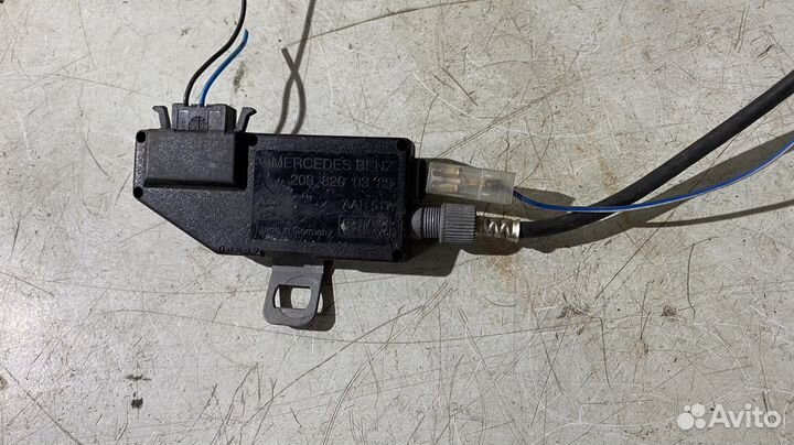 Усилитель антенны Mercedes Benz W208