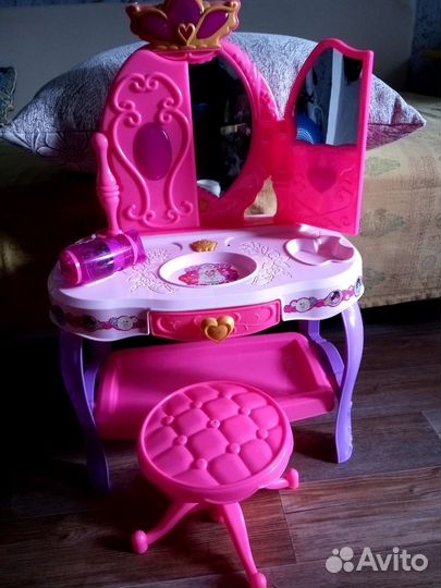 Детский туалетный столик