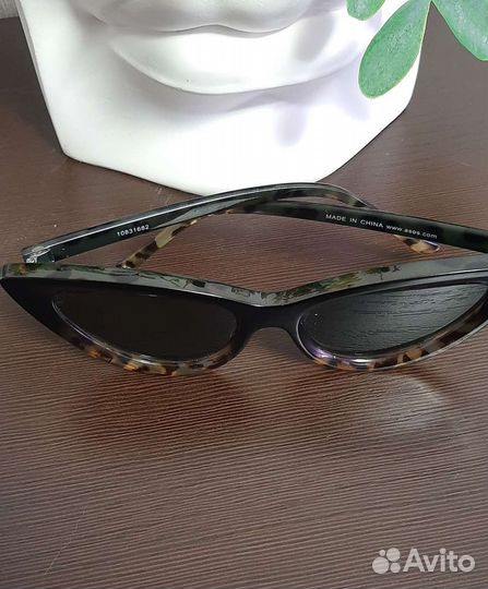 Продам очки солнезащитные