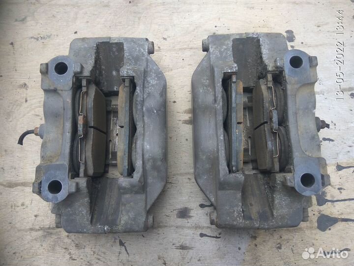 Суппорт передний на Хонда Легенд 2007 года