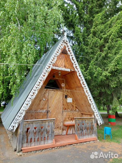 Домики на берегу реки