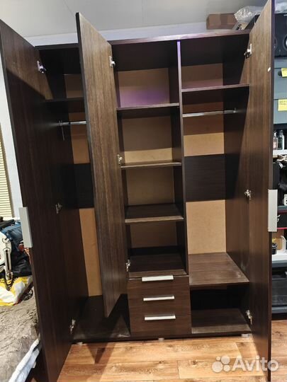 Шкаф с зеркалом