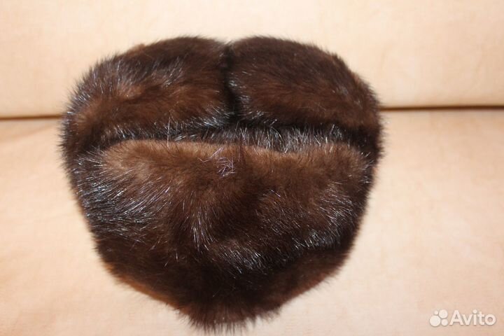 Женские меховые шапки