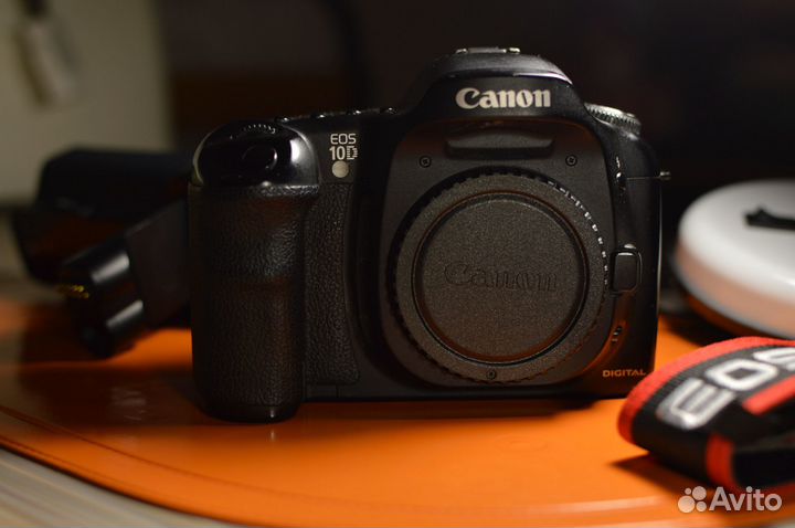 Фотоаппарат Canon EOS 10D тушка, аккумы, зарядка