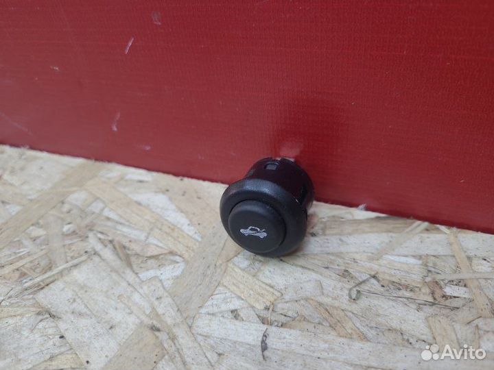 Кнопка открывания багажника LADA Vesta