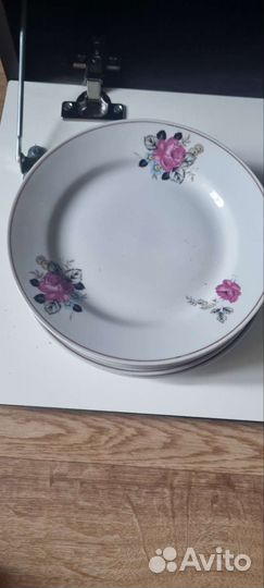 Набор тарелок, соусница и селедочница