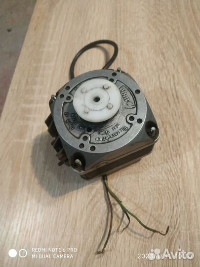 Эл. двигатель обдува витрины