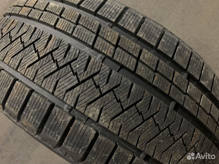 Triangle Snowlink TWT02 245/40 R20 99V