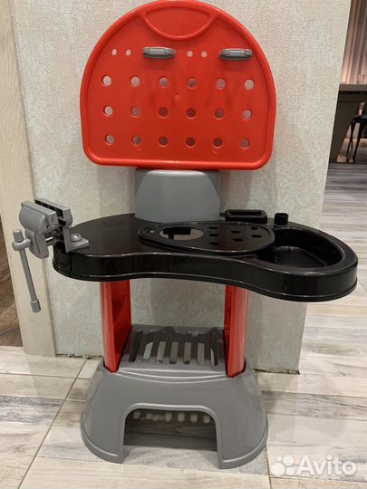 Стойка с инструментами