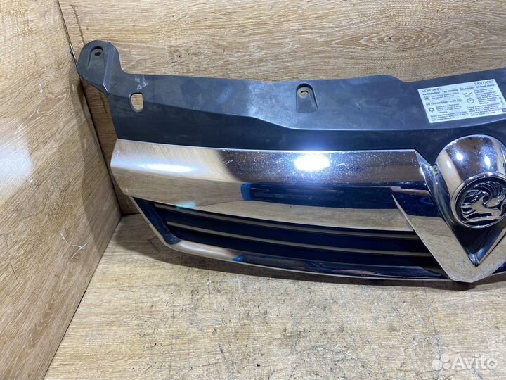 Решетка радиатора Opel Astra H рест Арт. 130338