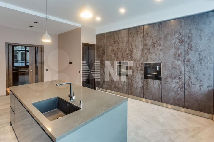 Дом 602 м² на участке 23,7 сот.