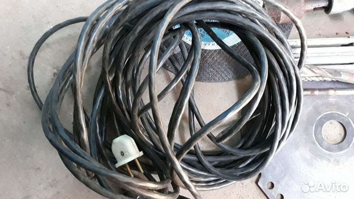 Электросверлилка, наковаленка, паяльная лампа