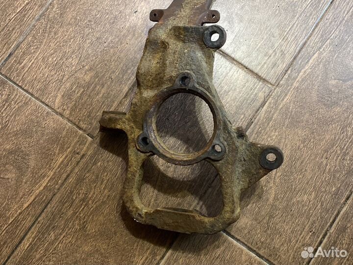 Кулак поворотный передний правый TrailBlazer