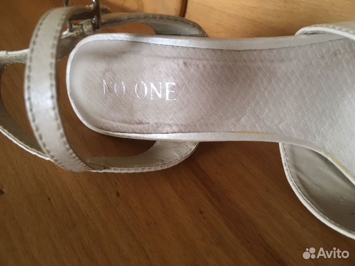 Босоножки NO ONE