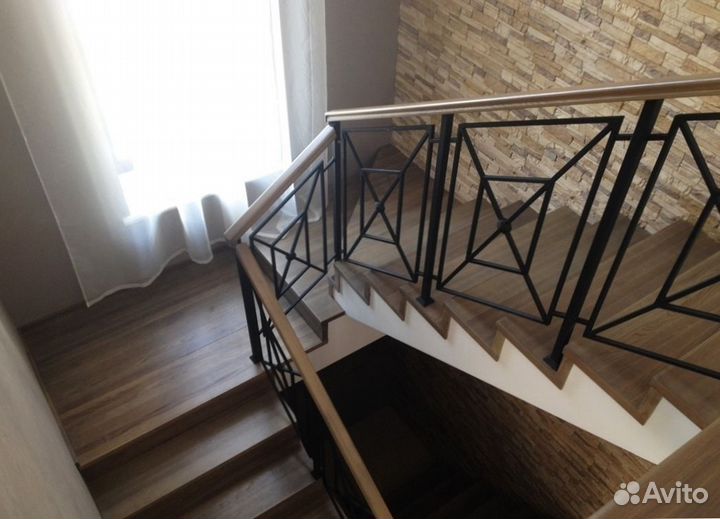 Ступени для лестниц и другие комплектующие О