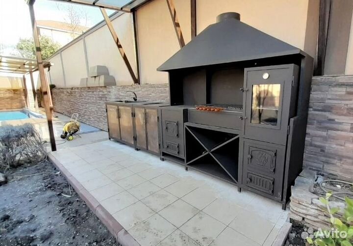 Мангал с крышей
