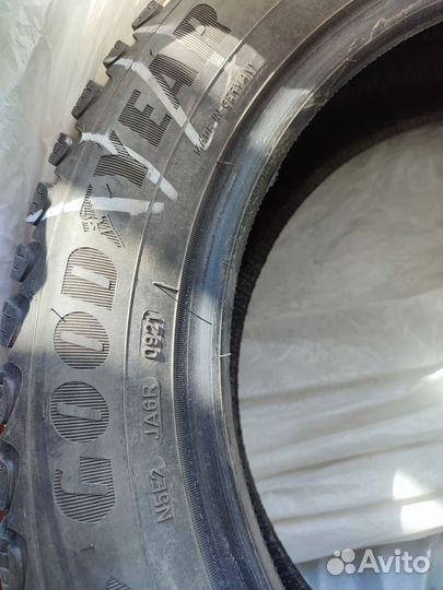 Goodyear UltraGrip Ice Arctic SUV 215/55 R18