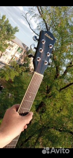 Акустическая гитара