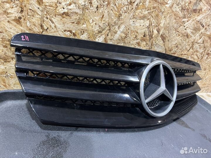 Решетка радиатора Mercedes W211