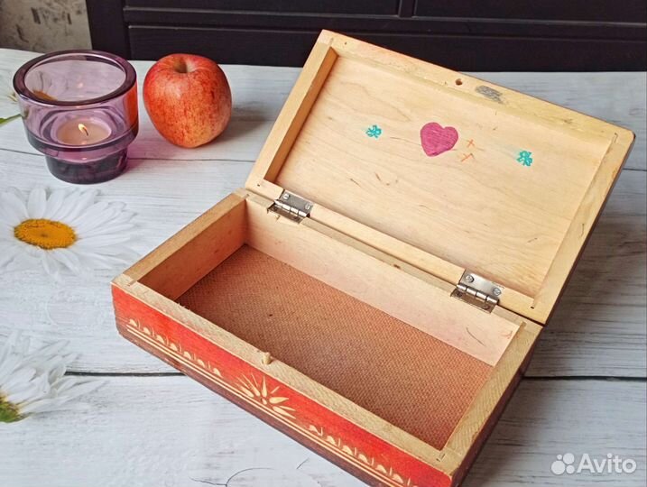 Деревянная резная шкатулка ручной работы