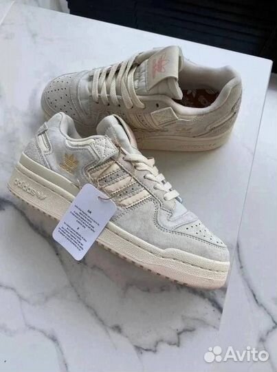 Кроссовки adidas women