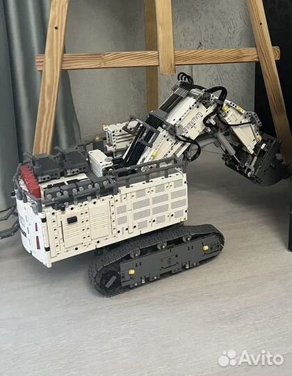 Оригинальный legо Tеchniс 42100 Liеbhеrr R 9800