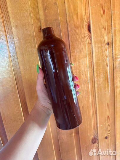 Интерьерная глиняная ваза с узким горлышком