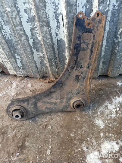 Передний левый рычаг renault megane 3