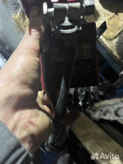 Клемма аккумулятора Mitsubishi