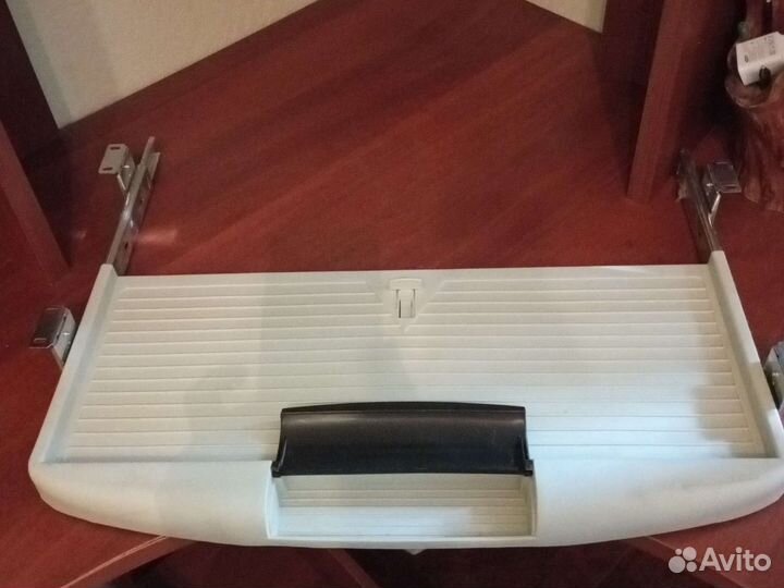 Компьютерный стол бу с подвесной полкой