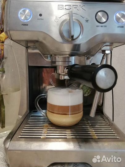 Кофеварка рожковая с капучинатором bork C800