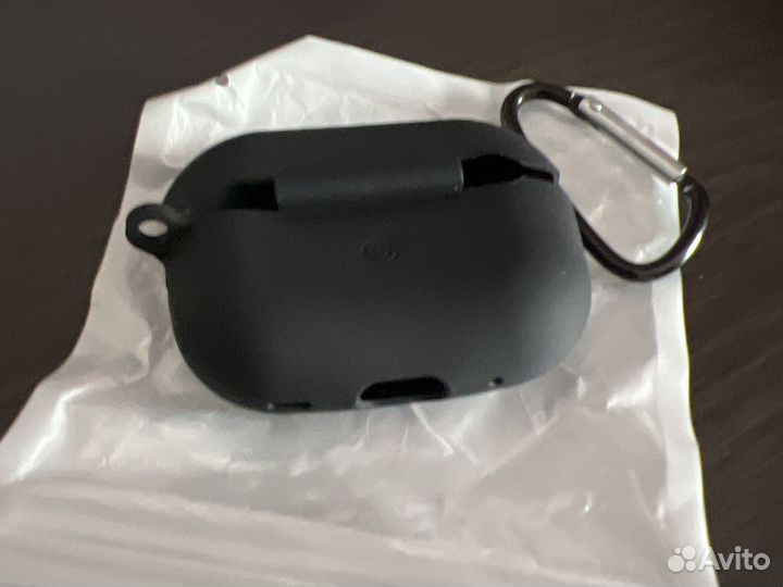 Черный силиконовый кейс для AirPodsPro2