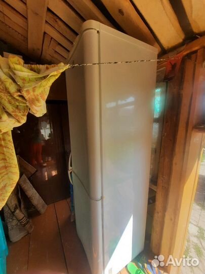 Холодильник бу indesit