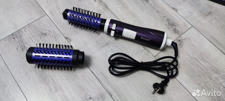 Фен с вращающейся щеткой