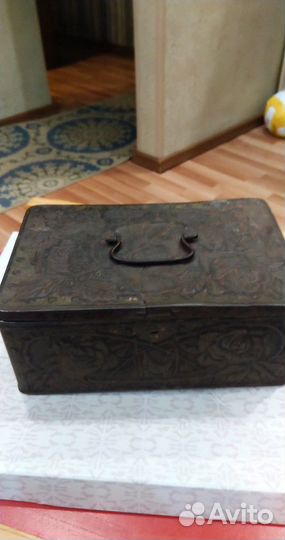 Коробка жестяная винтаж