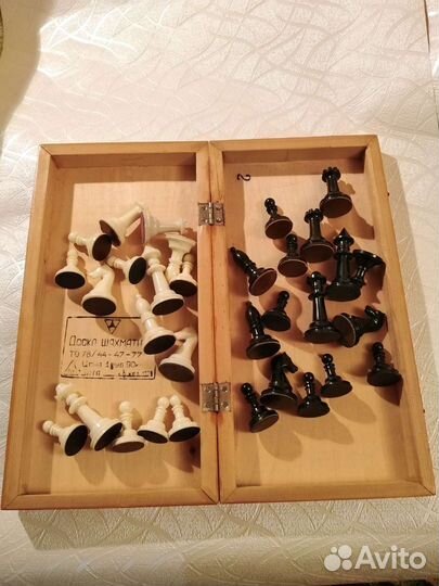 Шахматы СССР. 1960-х. Карболит. Доска деревянная