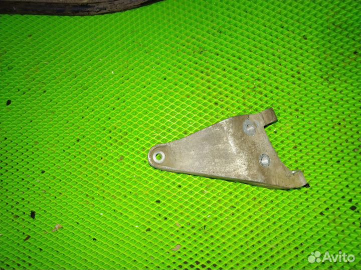 Кронштейн генератора Chevrolet Lanos