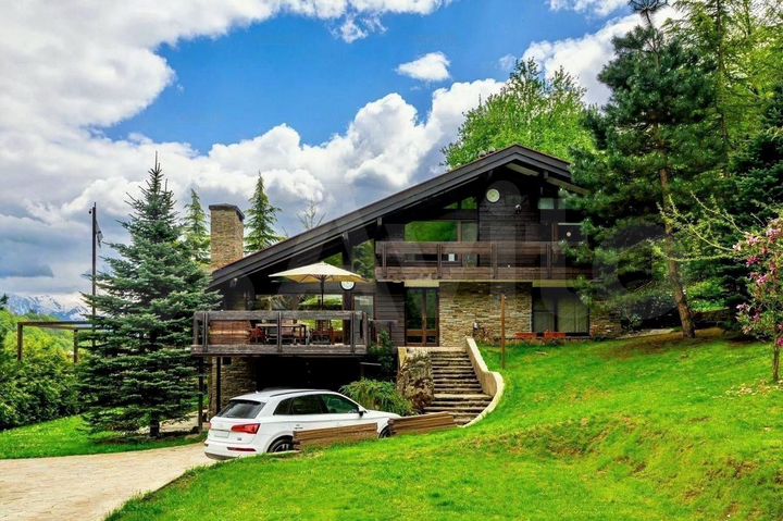 Дом 360 м² на участке 12 сот.